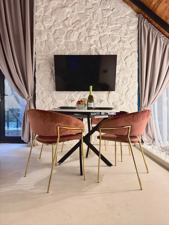 Уютный дом Elovoye в сердце леса с уличным спа-бассейном