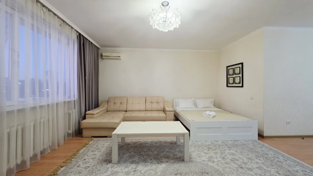 3х комнатная квартира, шикарный вид на байтерек, центр, 3 кровати, диван, 2 санузла