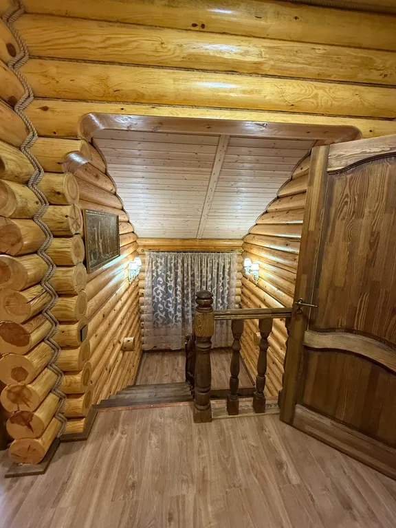 Двухэтажный дом из сруба а Теберде с баней с видом на горы и реку