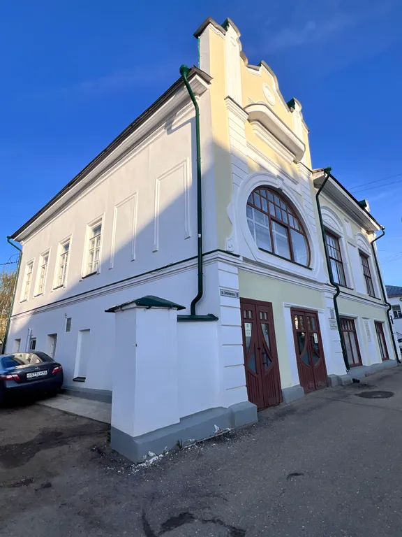 Современная студия в доме с историей