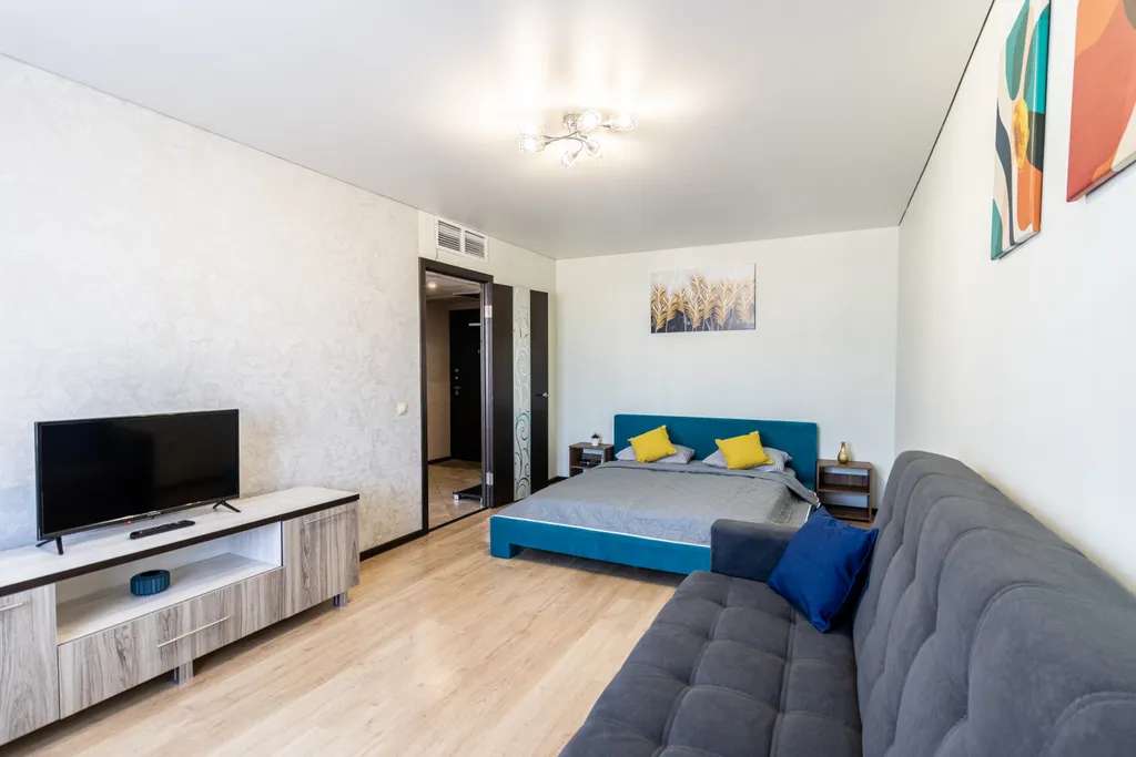 Уютная светлая современная квартира — аренда посуточно в Курган