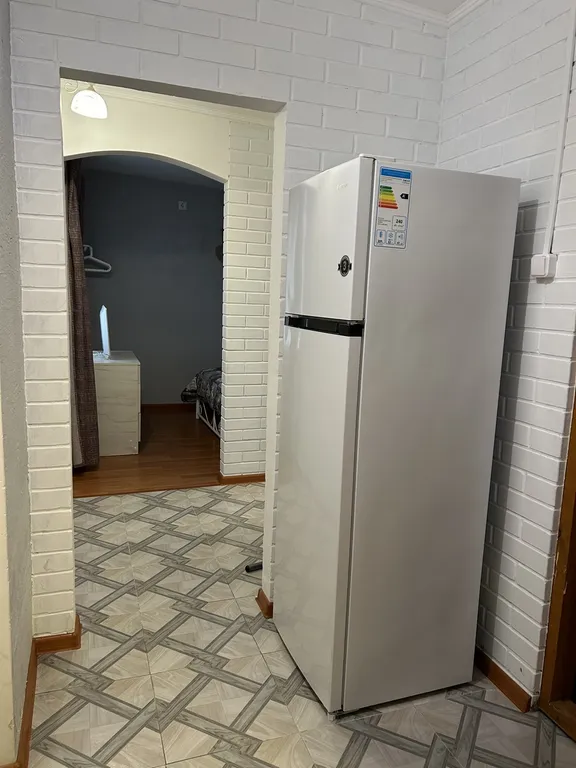 Небольшой уютный домик у пруда