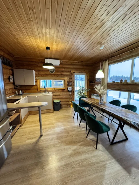 Срубовой дом с большим бассейном и шикарным видом на Жигулевские горы