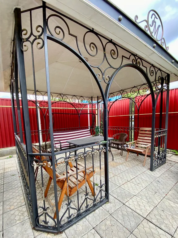 Коттедж Коттедж с сауной и бассейном — Красный