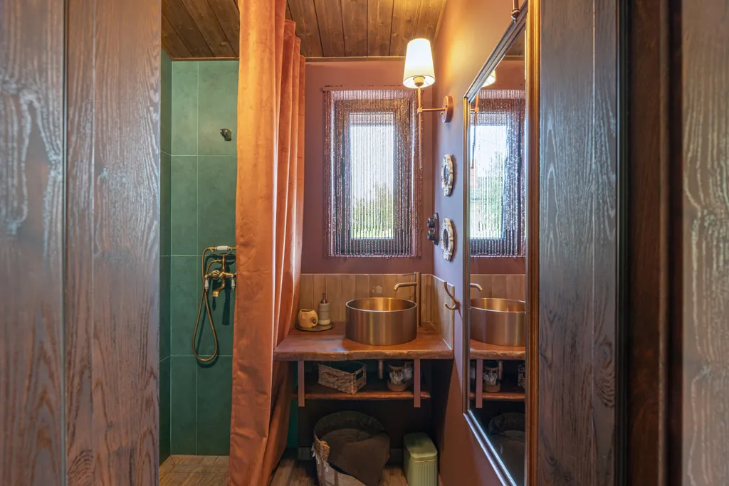 Сказочный уютный домик у моря