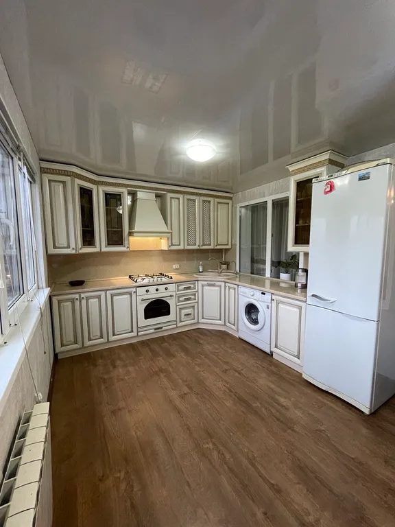 Чистая, просторная квартира ,в 5 минутах от сбора на экскурсии!!!!!!