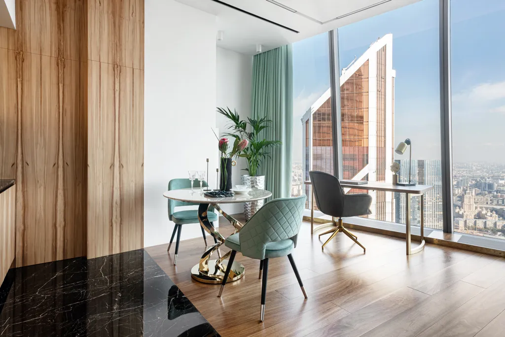Роскошный апартамент Табрис на 81 этаже с ванной у окна в спальне
