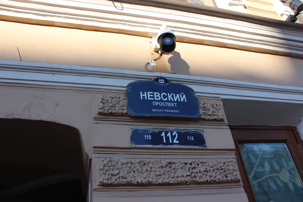 Студия с камином