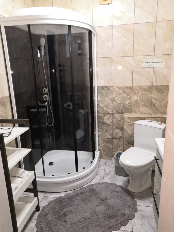 Уютный домик около озера