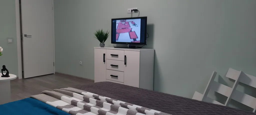 Чистая квартира с большой кроватью