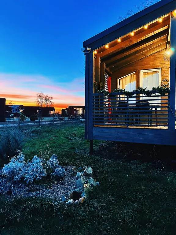 Большой дом с видом на озеро