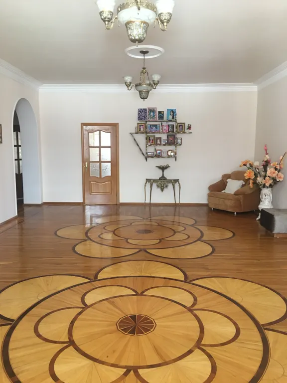 Большой уютный загородный дом с садом