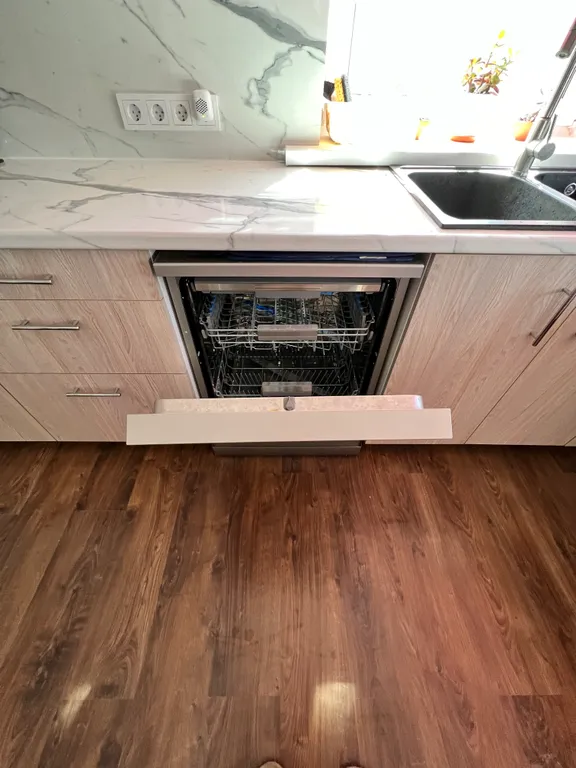 Большой коттедж с камином на просторном участке по Новой Риге