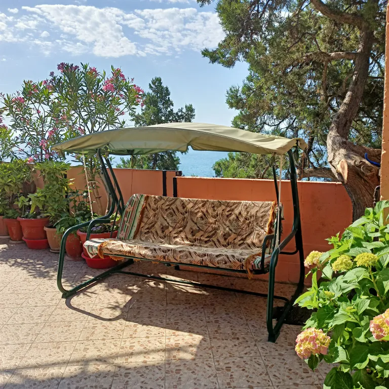 Уютный домик с видом на море и горы