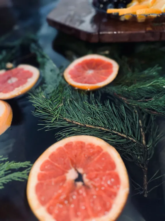 Домик у реки: банный чан, костёр, беседка с мангалом