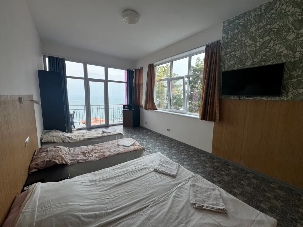 Четырехместный Люкс с балконом и видом на море