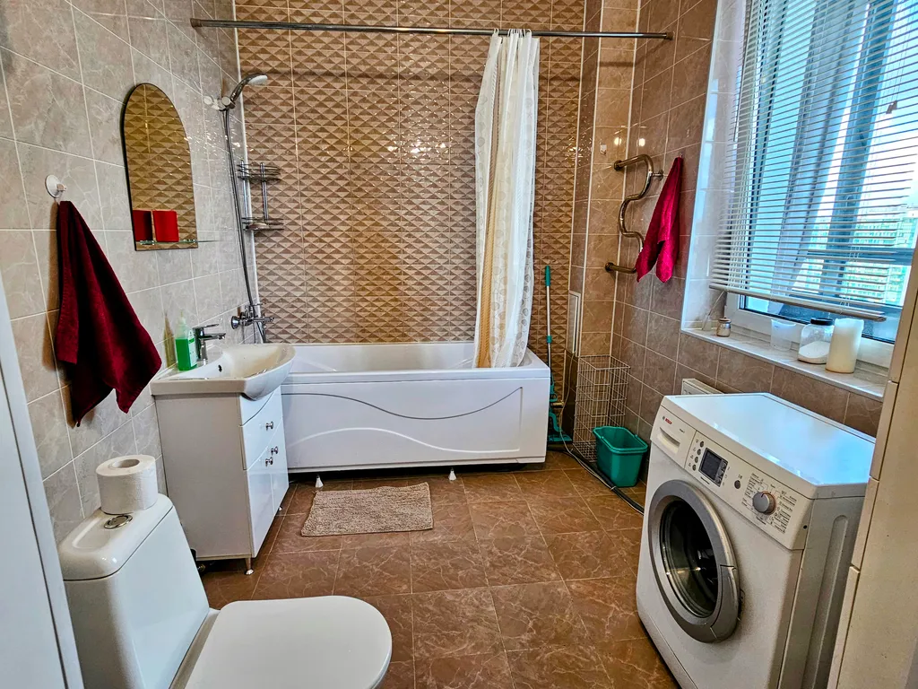 Просторная 80кв евро-трёшка с двумя сан узлами рядом с метро