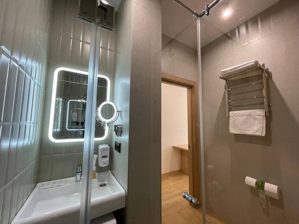 "В Гости!" на Запорожской 69 (1к студия №1 рядом с БЦ "Сити")