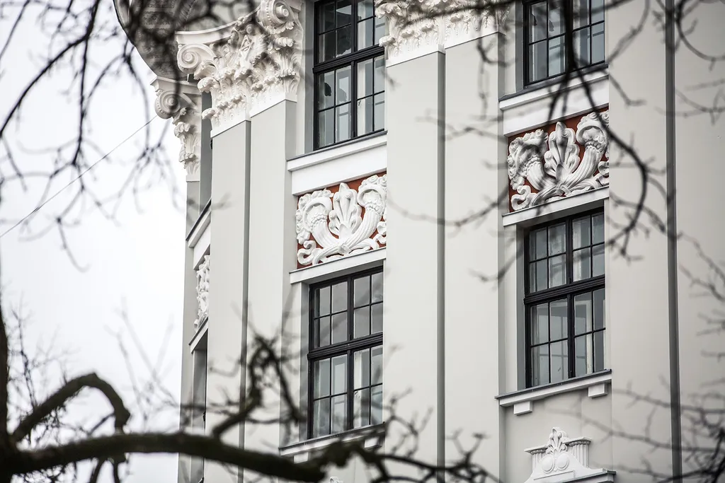 Art Deco One-Bedroom Suite in Library House