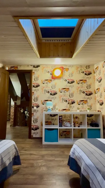 Двухуровневая мансарда с видом на Замок