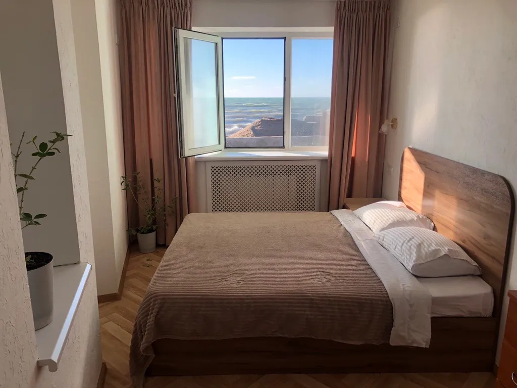 Уютная квартира с кухней, парковкой и морем за окном — аренда посуточно в Евпатория