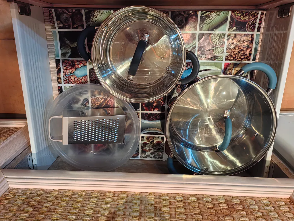 Квартира с отличным видом, душевой кабиной и балконом