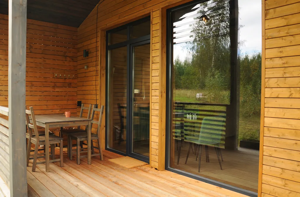 Уютный домик у леса с камином, панорамными окнами и купелью