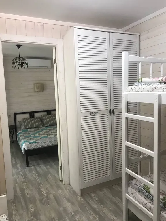 Домик и дворик Персиковая поляна