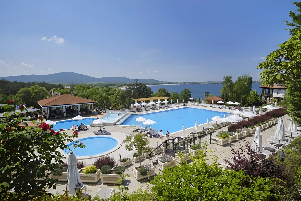 Трехкомнатный люкс в соснах у моря в Санта Марина