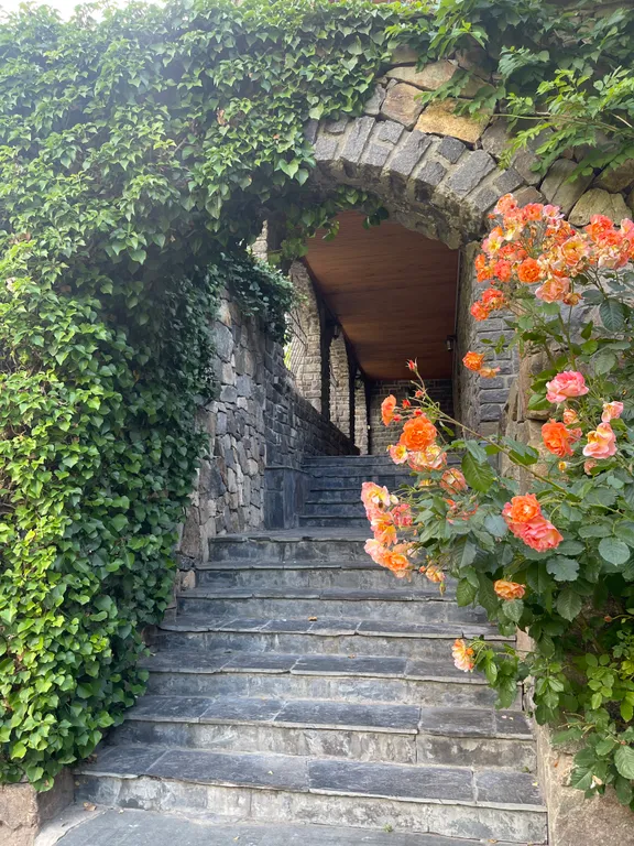 Дом в национальном стиле с удивительным видом AM House Grand