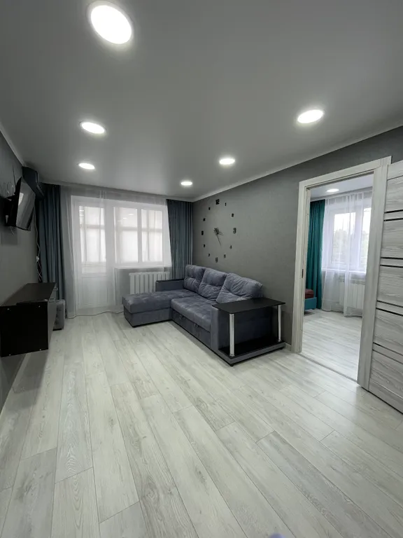 Компактная двушка в балконом и видом на сквер в районе АЭТЗ