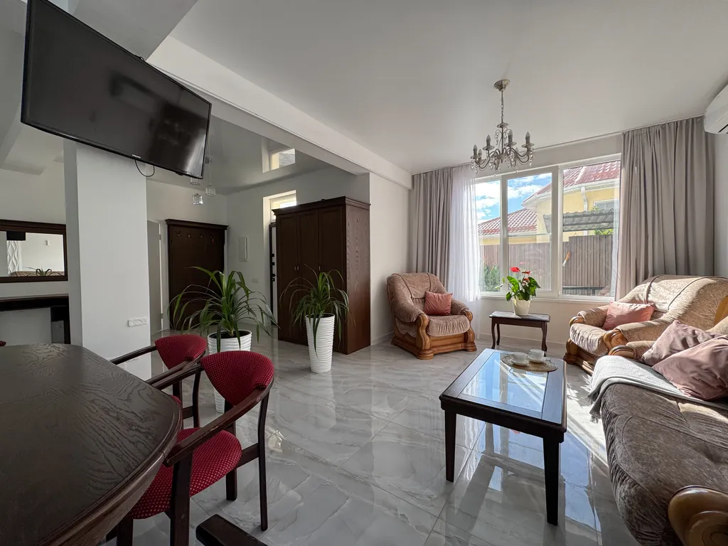 Новый дом с подогреваемым бассейном