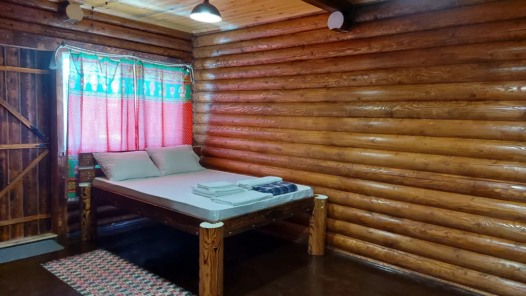 Двухэтажный сруб на 6 человек возле большого бассейна