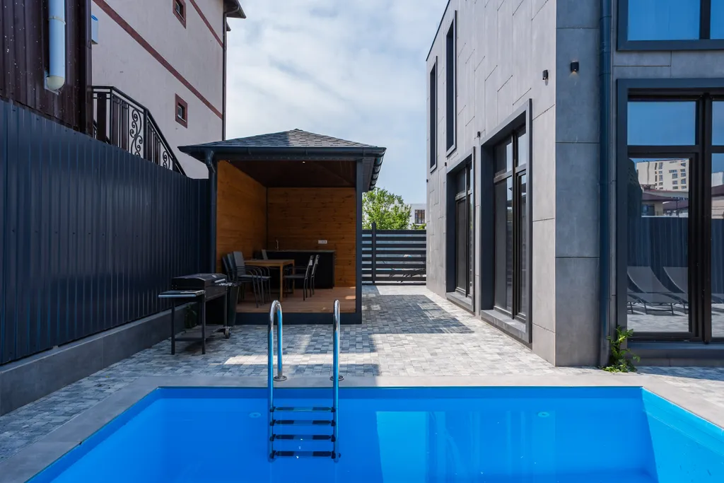 Большой коттедж — аренда посуточно в Дивноморское