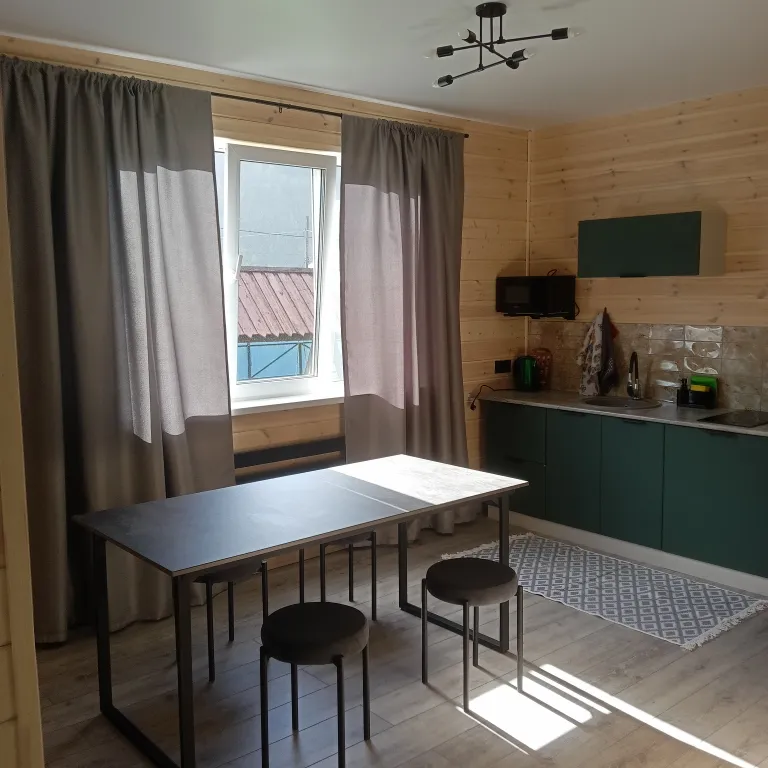 Уютный дом в саду