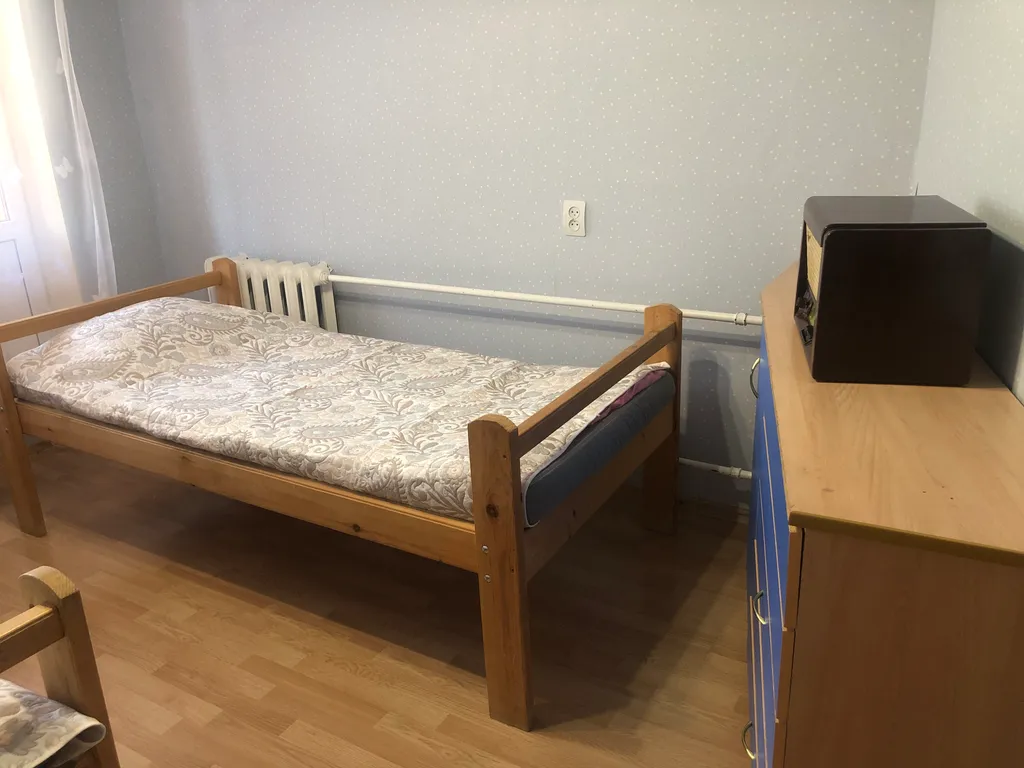 Уютная комната в 4х комнатной квартире с балконом рядом парком отдыха