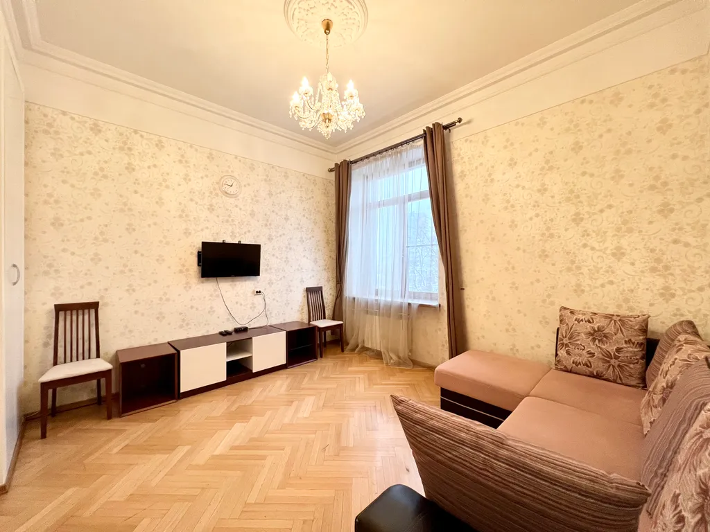 Большая квартира с камином у метро