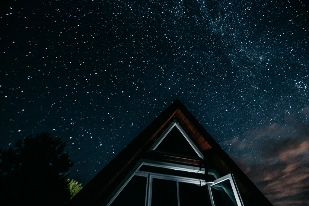 Треугольный дом между Минском, Несвижем и Миром