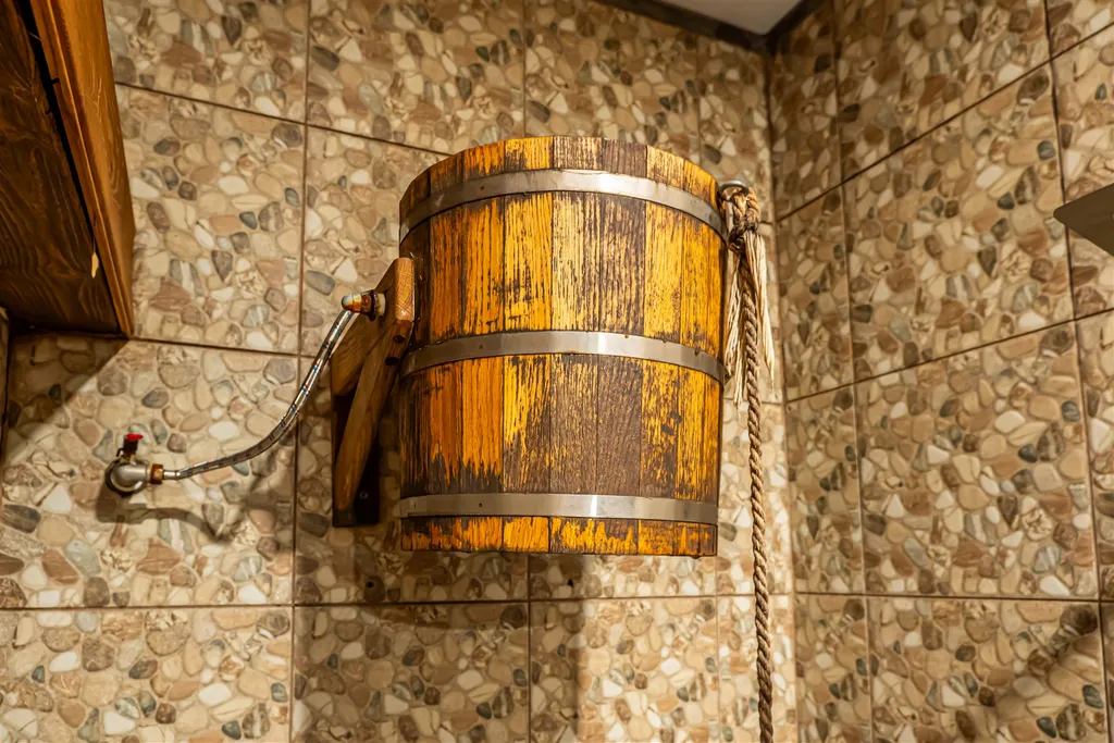 Большой дом с баней, бассейном, мангалом и парковкой