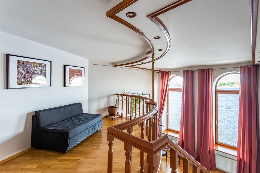 Двухуровневая квартира с видом на Неву по соседству с Эрмитажем