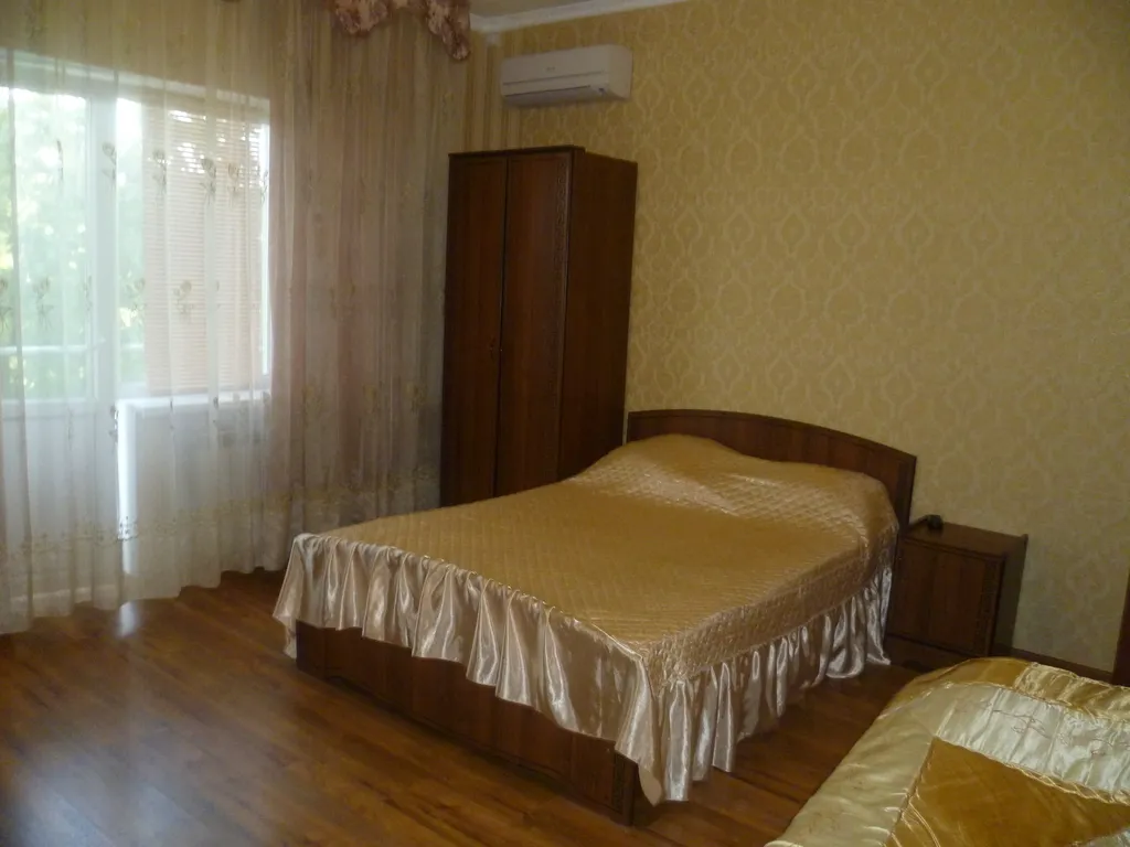 Трехместный номер улучшенный с балконом.