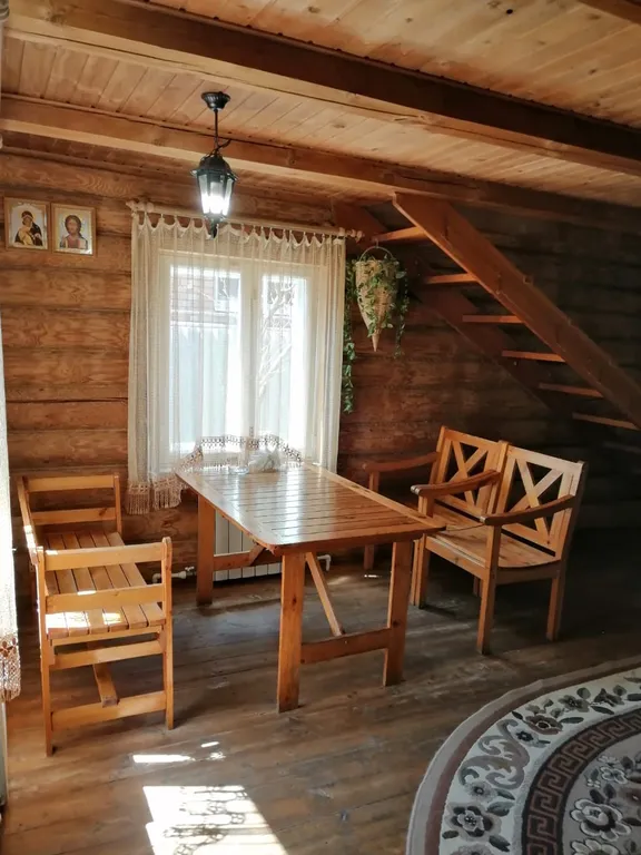 Жилой деревянный двухэтажный дом