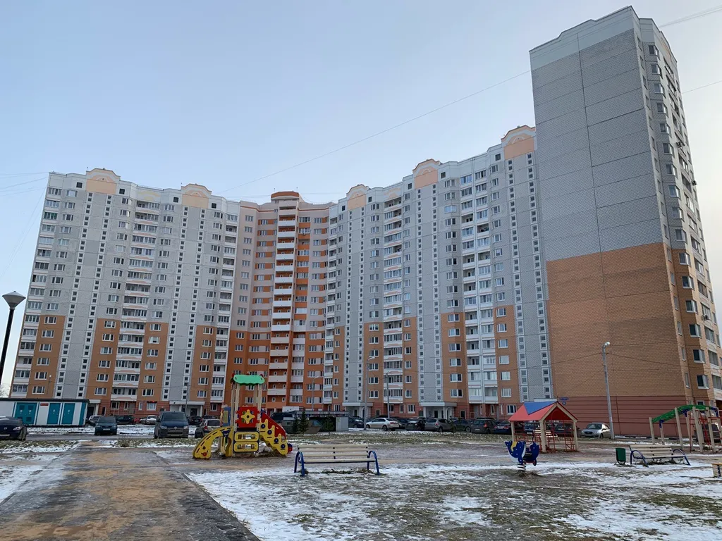 Элитная квартира с огромной плазмой и Sony PlayStation