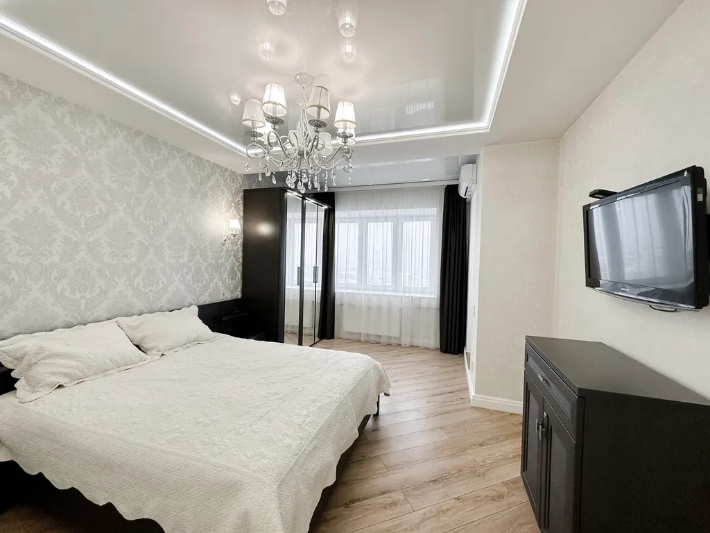 Апартаменты с панорамными окнами на залив