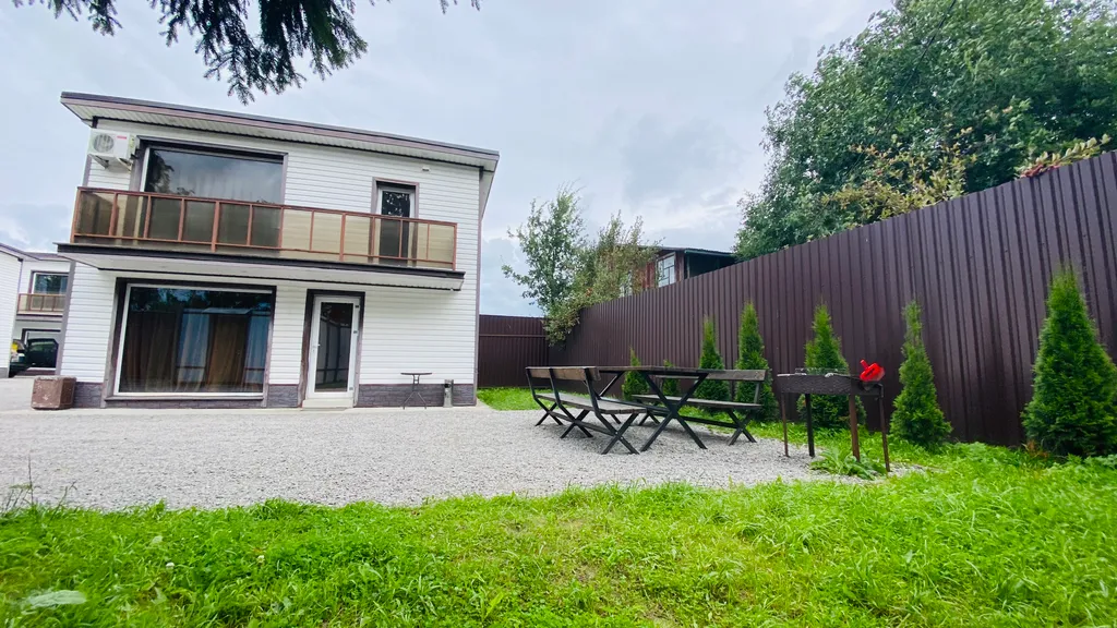 Коттедж с двумя спальнями — аренда посуточно в Ольгино