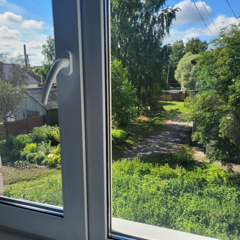 Комфортная светлая квартира с балконом и парковкой