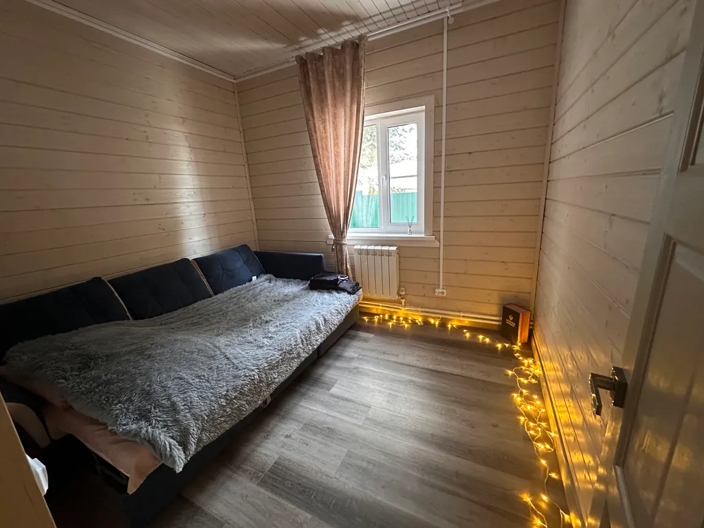 Дом в уединенном тихом месте рядом с лесом