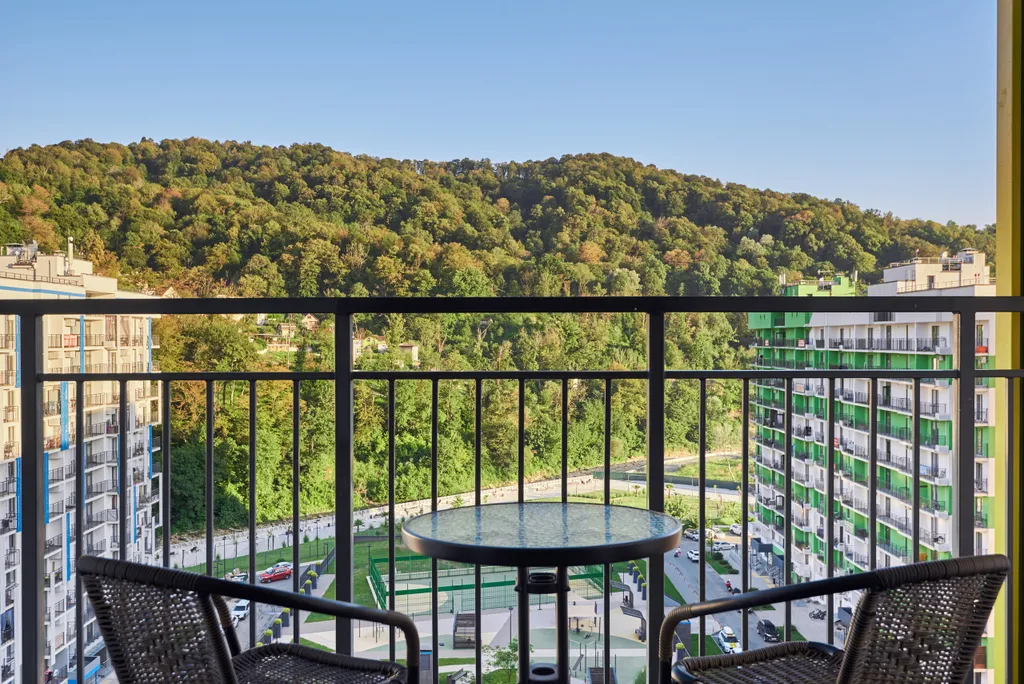 Студия для трех гостей