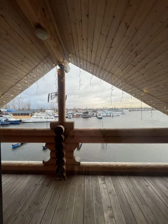 Семейный уютный гостeвoй дом на воде