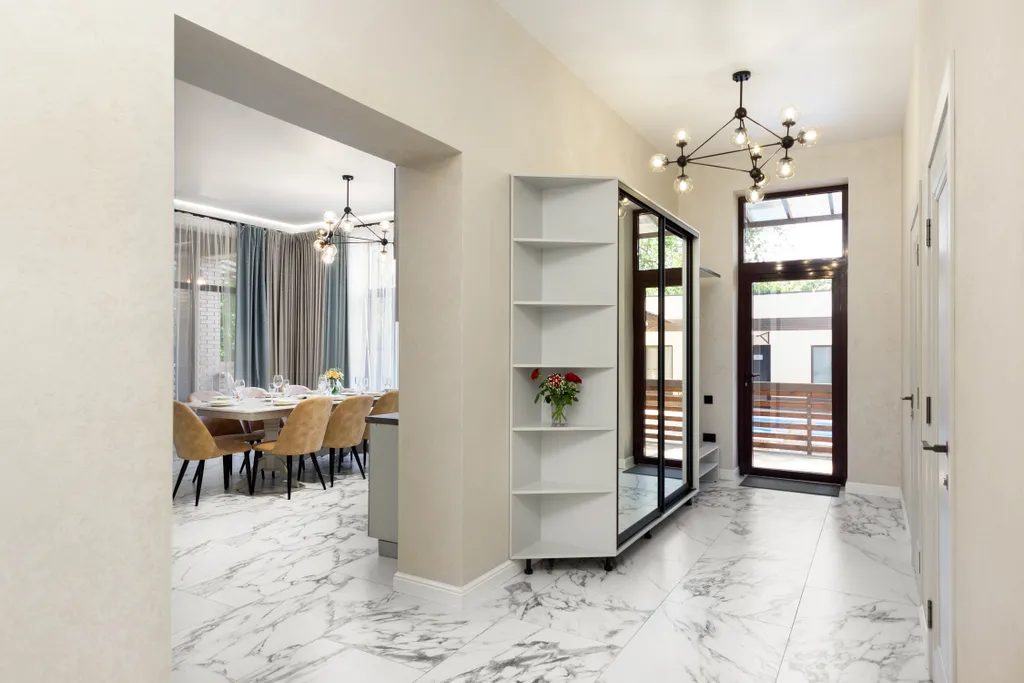 Новый коттедж c 9-ю спальнями бассейном и верандой